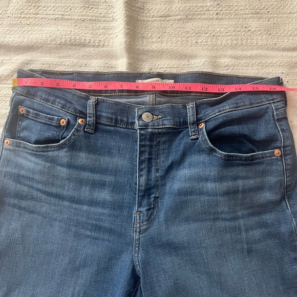 Levi’s Mid Rise Boyfriend Women’s Jeans Medium Wash Size 32 Relaxed Fit Stretch - Picture 7 of 11